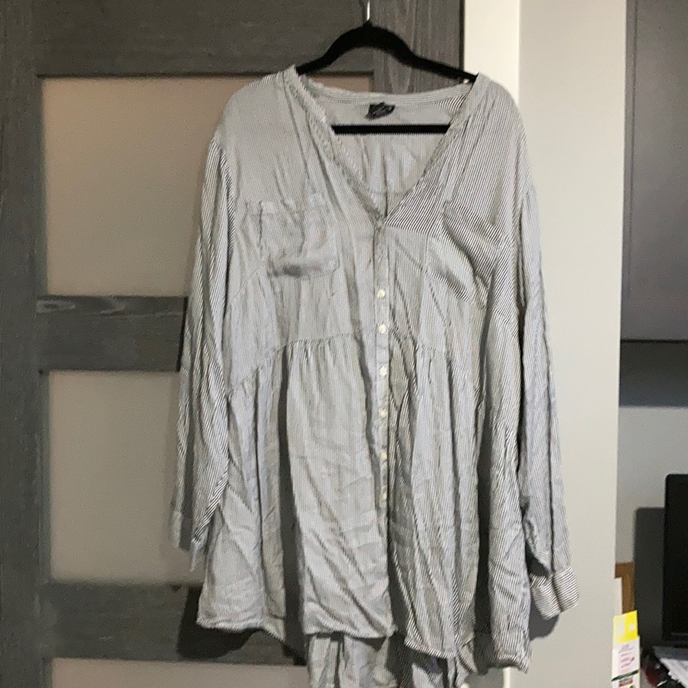 Size 4 torrid blouse tunic length